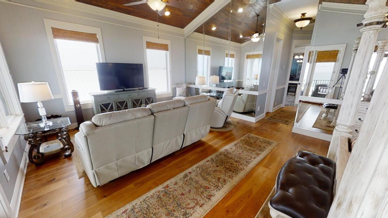 Front House *
