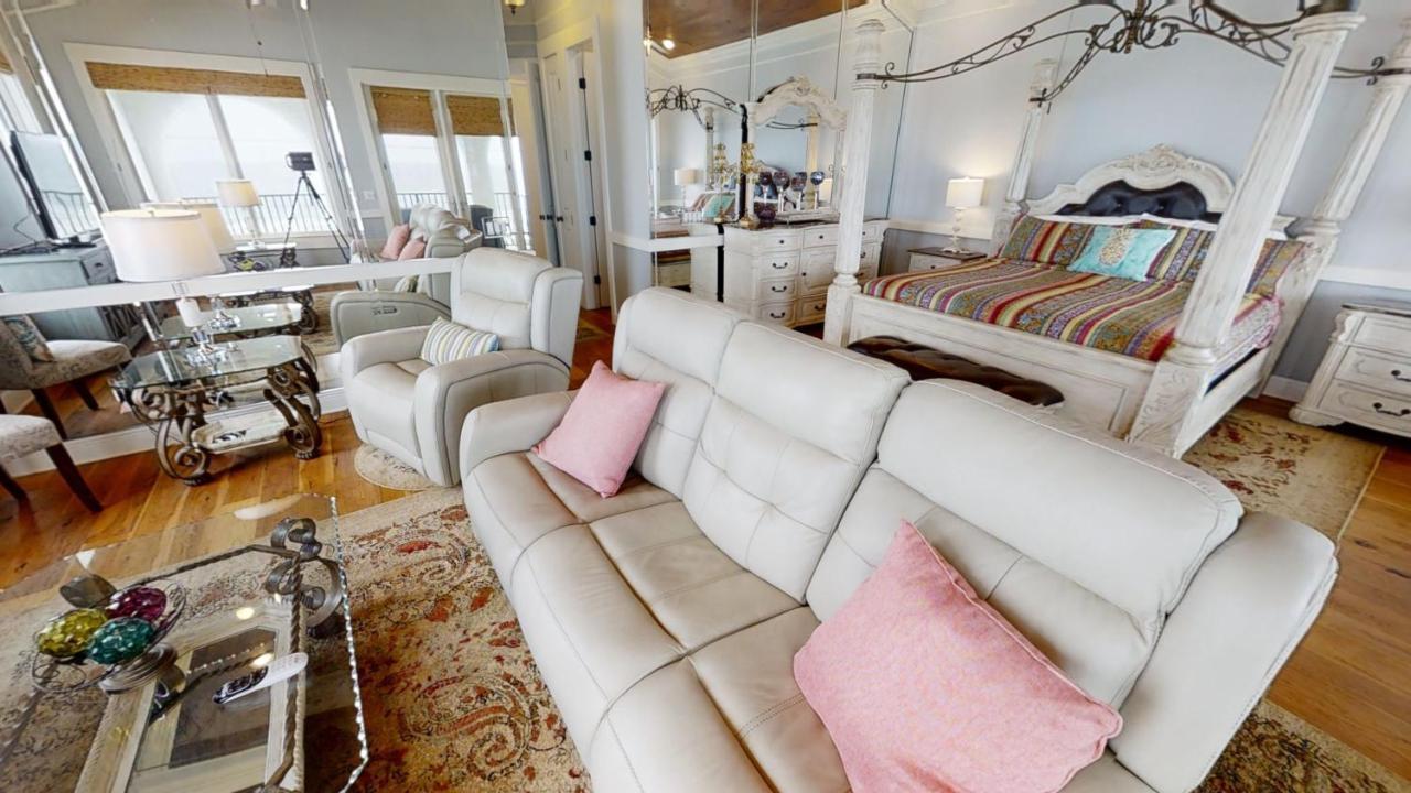 Front House Holiday home *